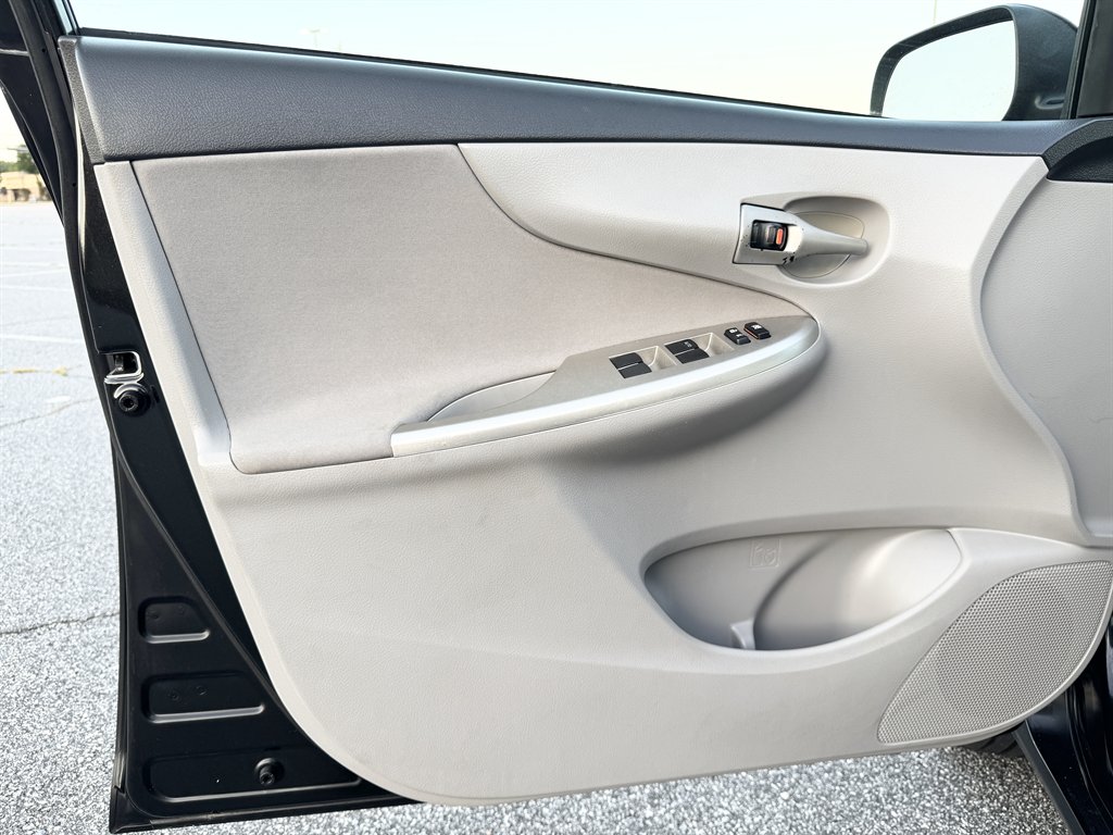 2013 Toyota Corolla LE - Photo 65