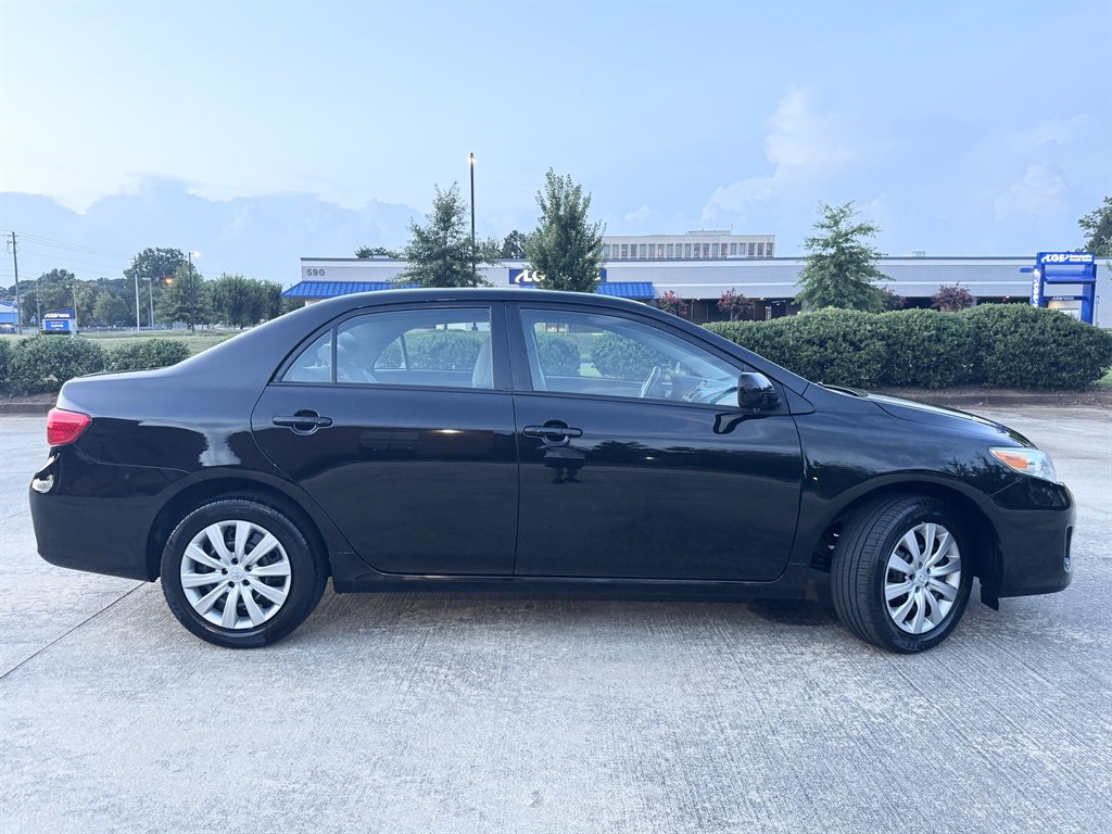 2013 Toyota Corolla LE - Photo 32
