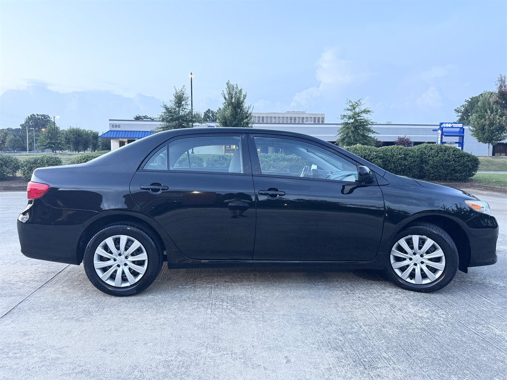 2013 Toyota Corolla LE - Photo 28