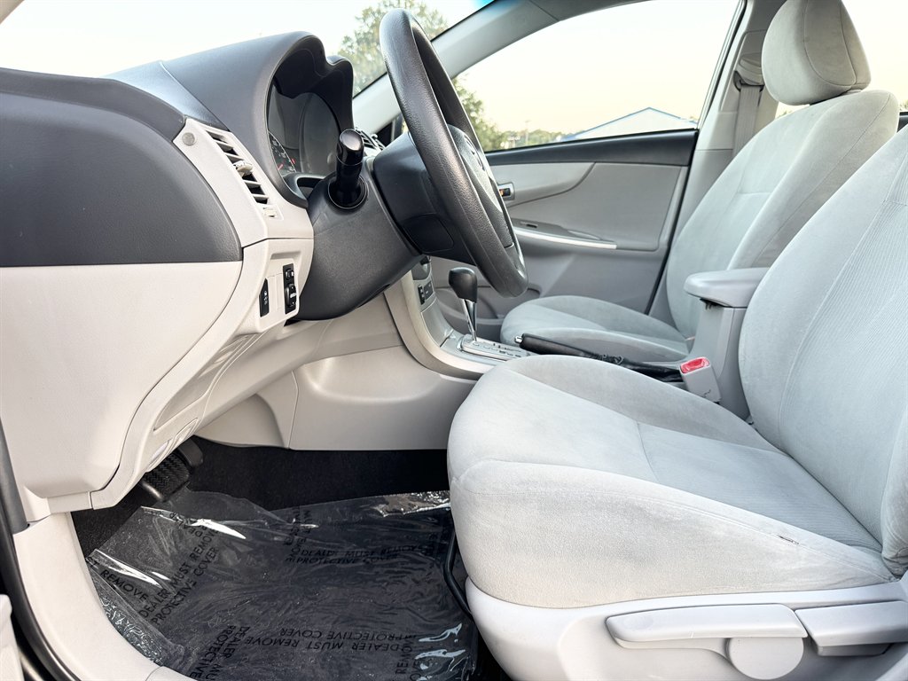2013 Toyota Corolla LE - Photo 46