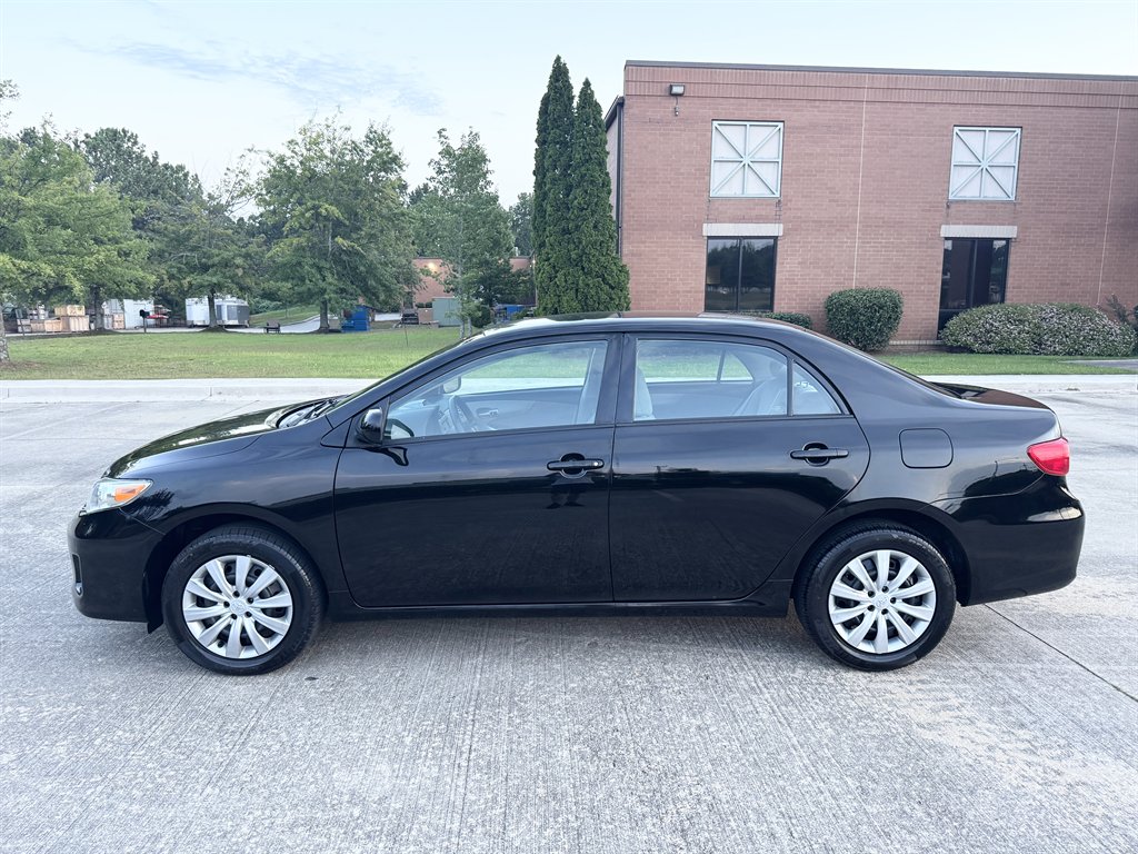 2013 Toyota Corolla LE - Photo 21