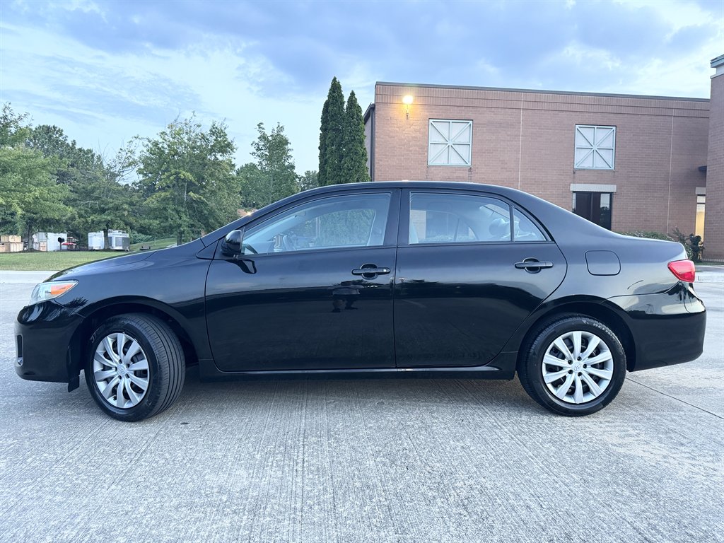 2013 Toyota Corolla LE - Photo 24